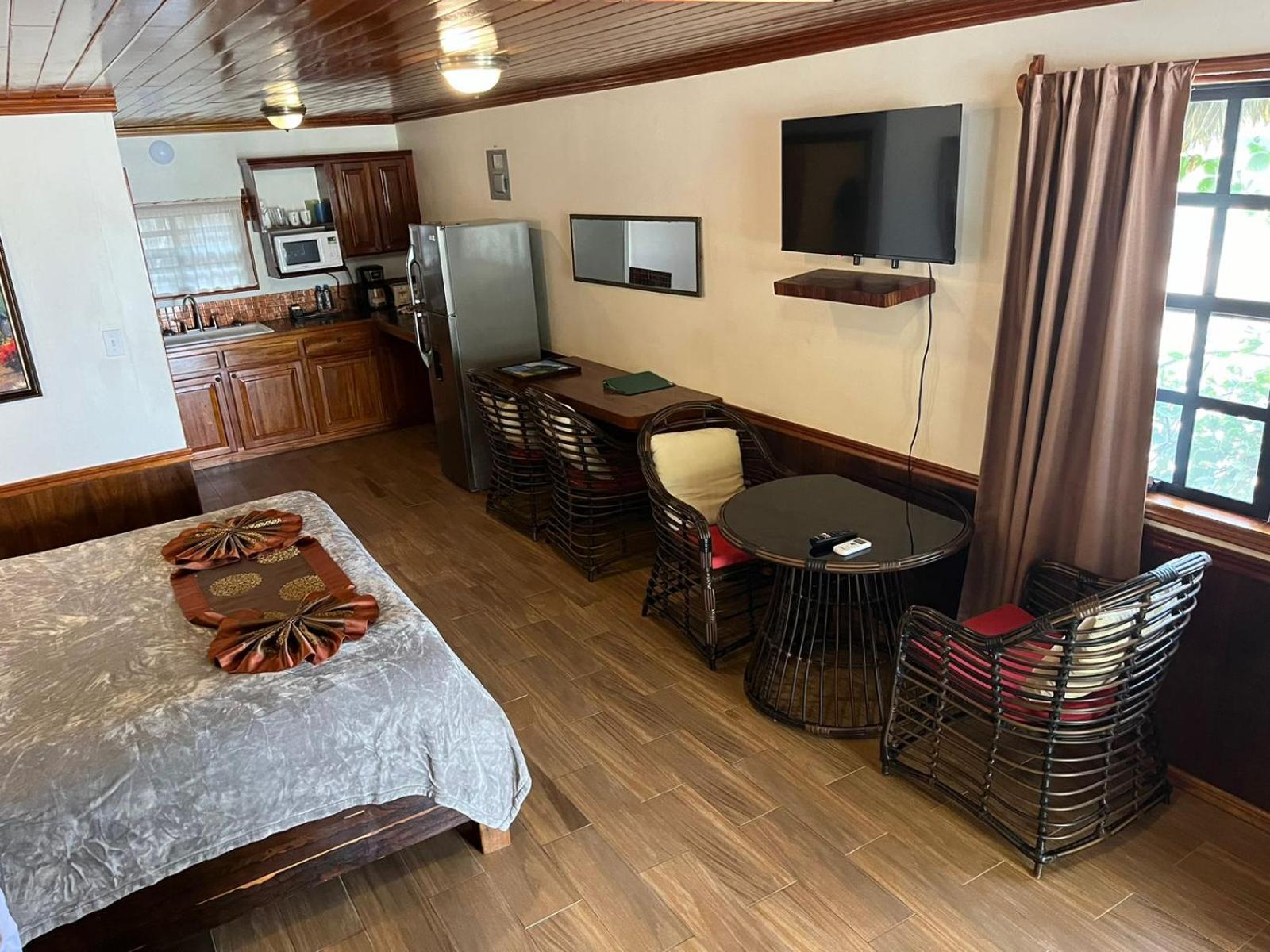 Captain Morgan'S Retreat Сан Педро Екстериор снимка